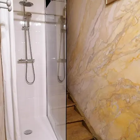 Chateau De Mauriac Bed & Breakfast 4*