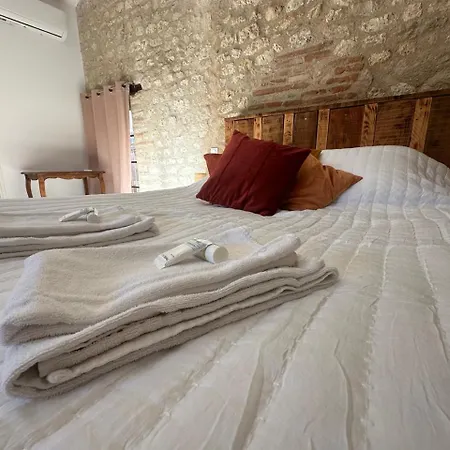 Chateau De Mauriac Bed & Breakfast