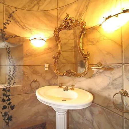 Chateau De Mauriac Bed & Breakfast