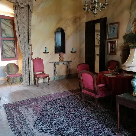 לינה וארוחת בוקר Chateau De Mauriac 4*