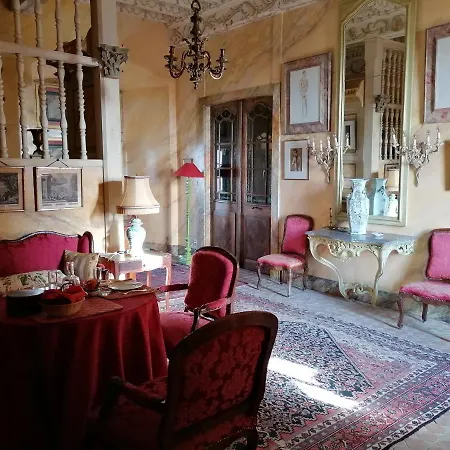 Alojamento de Acomodação e Pequeno-almoço Château De Mauriac 4*