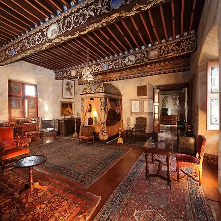 Frühstückspension Chateau De Mauriac 4*