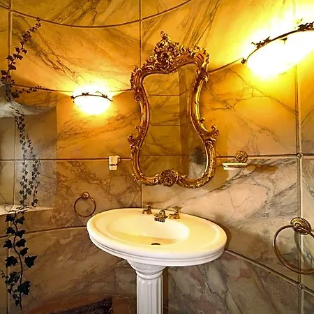 Chateau De Mauriac فندق مبيت وإفطار 4*