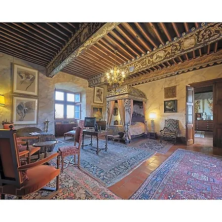 Chateau De Mauriac Bed & Breakfast 4*