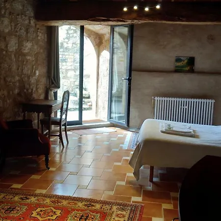 Chateau De Mauriac Panzió 4*